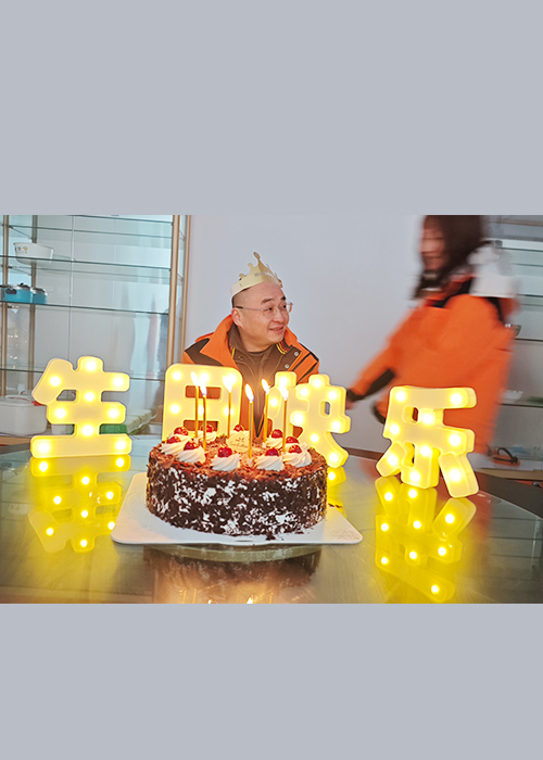 武汉松野为员工举办生日会